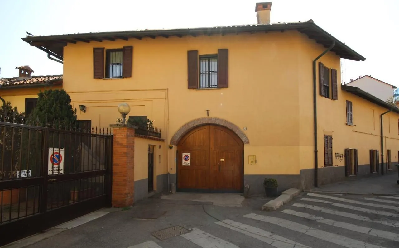 Morimondo Studio Apartment Milan